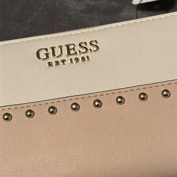 NWT Guess Wristlet Off White & Pink with Silver Studded Detail - Picture 2 of 4